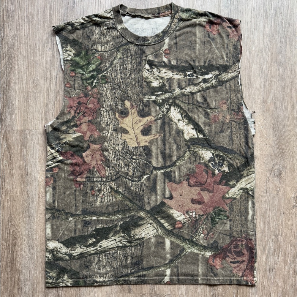 Vintage Y2K Realtree Real Tree Camo Forest Nature Earth Cut Off Sleeve Shirt